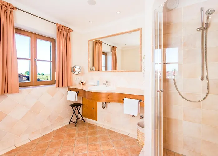 Und Landgasthof Altwirt Hotel 4*